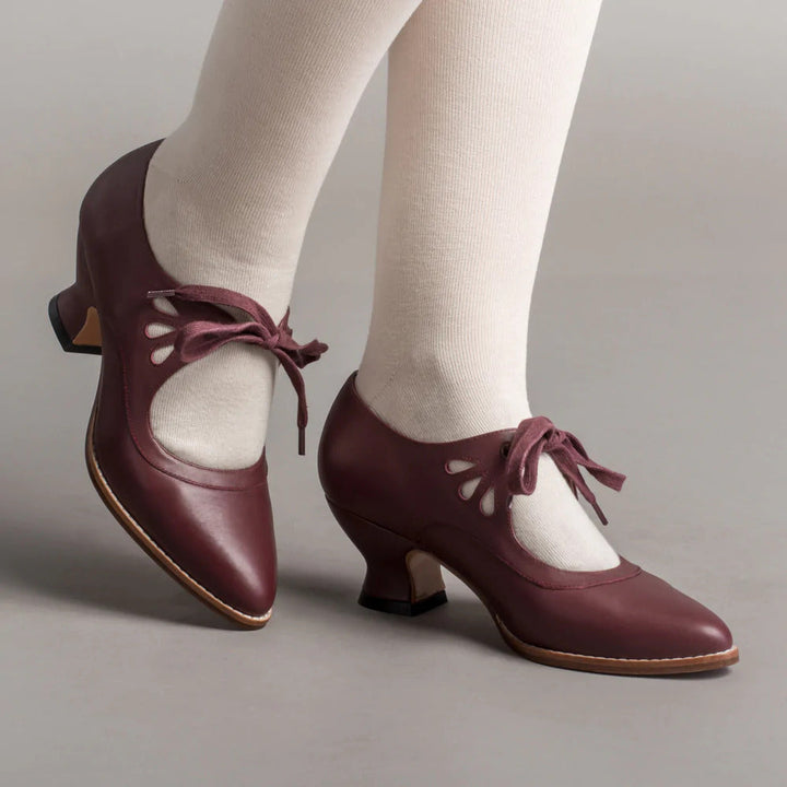 LARA | Retro Hakken met Elegante Veters