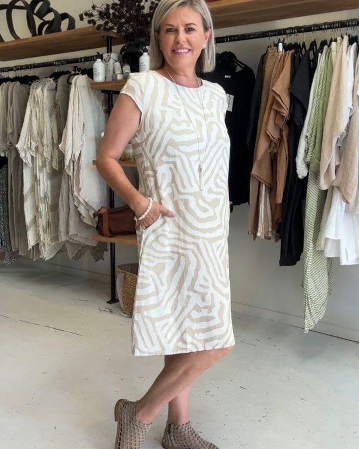 VIOLA | Lichte Zomerjurk met Moderne Print voor Comfort en Dagelijkse Stijl
