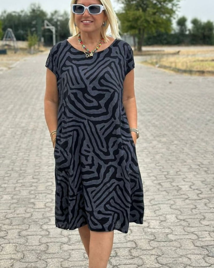 VIOLA | Lichte Zomerjurk met Moderne Print voor Comfort en Dagelijkse Stijl