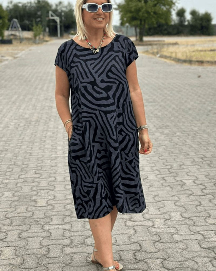 VIOLA | Lichte Zomerjurk met Moderne Print voor Comfort en Dagelijkse Stijl