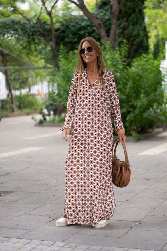 TINA | Lange Jurk met Geometrische Print en Elegante Snit voor Elke Gelegenheid
