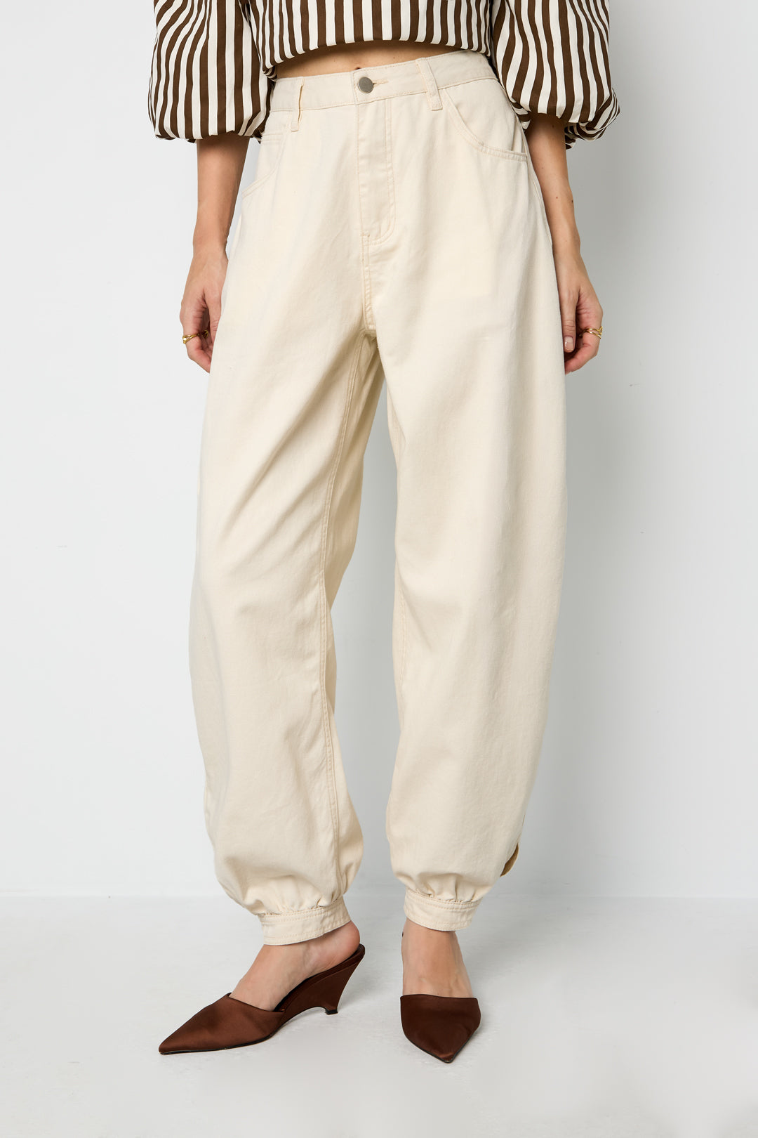 Ballonjeans met knoopsluiting aan de onderkant