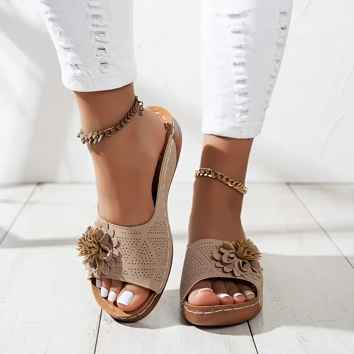 VIARA | Orthopedische Sandalen met Bloemmotief