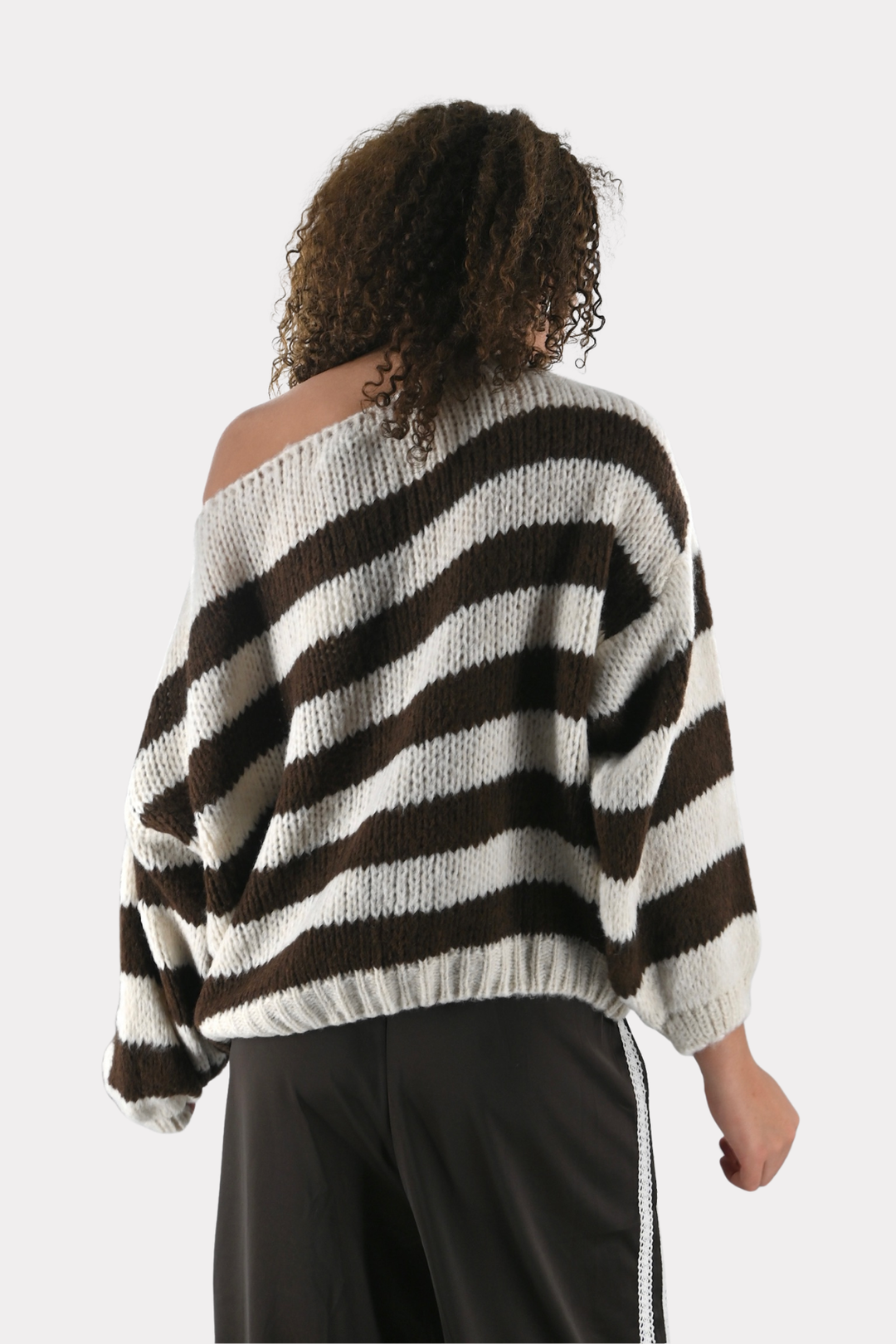 Kato off shoulder knit - bruin/wit