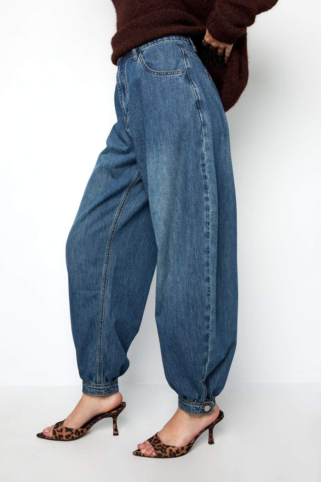 Ballonjeans met knoopsluiting aan de onderkant