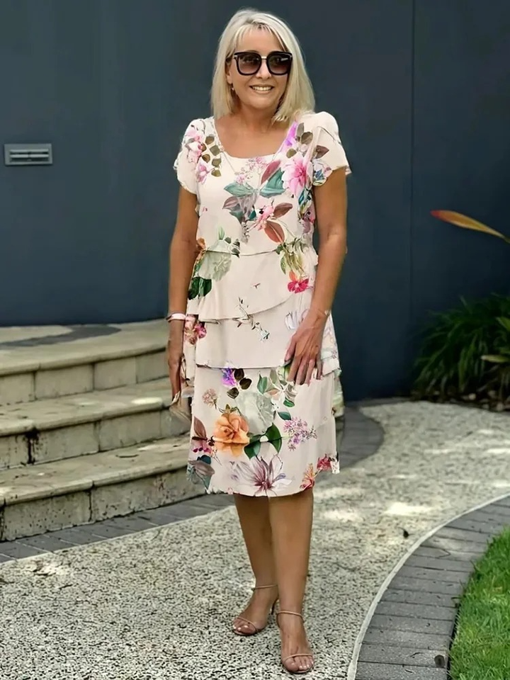 MOYA | Lange Bloemenjurk met Een Flatterende en Elegante Pasvorm