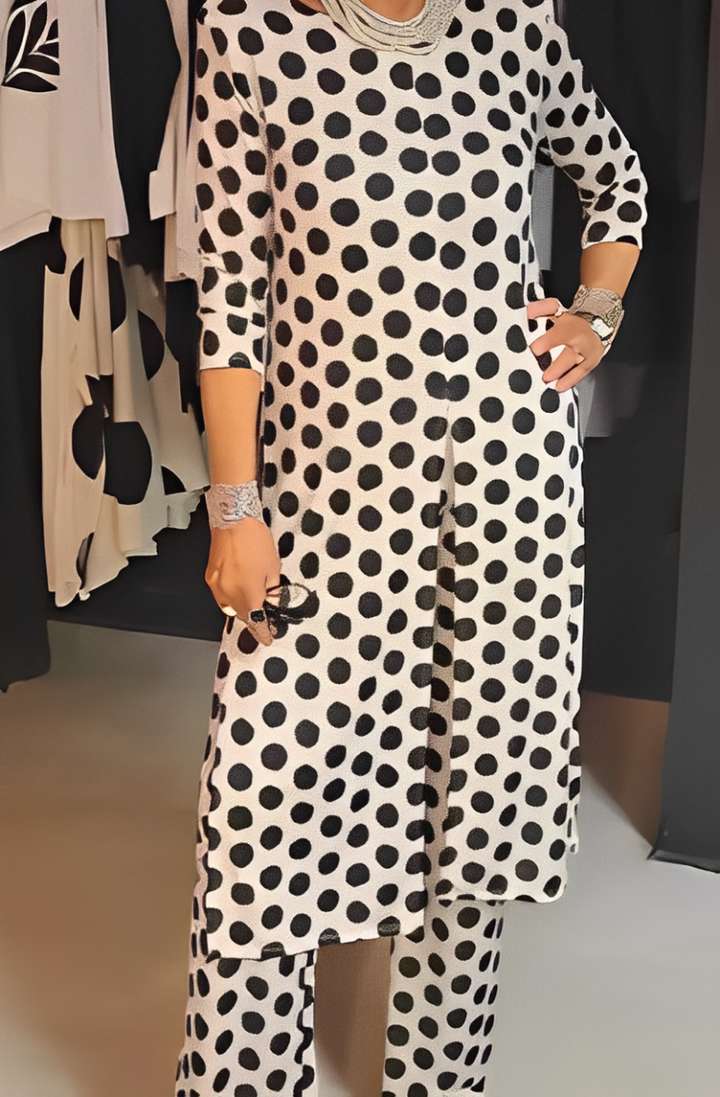 LARA | Compleet Twee Stukken met Stippenprint voor Ontspannen Elegantie en Veelzijdige Zomerse Looks
