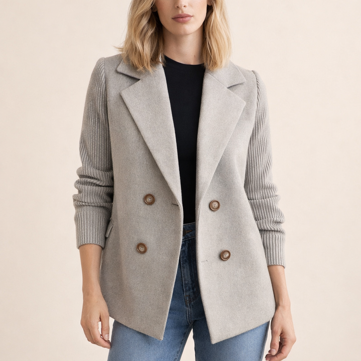 FARA | Dubbelrijig Vest met Gebreide Mouwen voor Stijl en Comfort