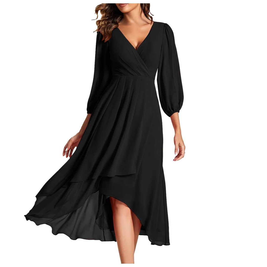 NORA | Asymmetrische Jurk met V-hals en Vloeiende Rok voor Moderne Elegantie