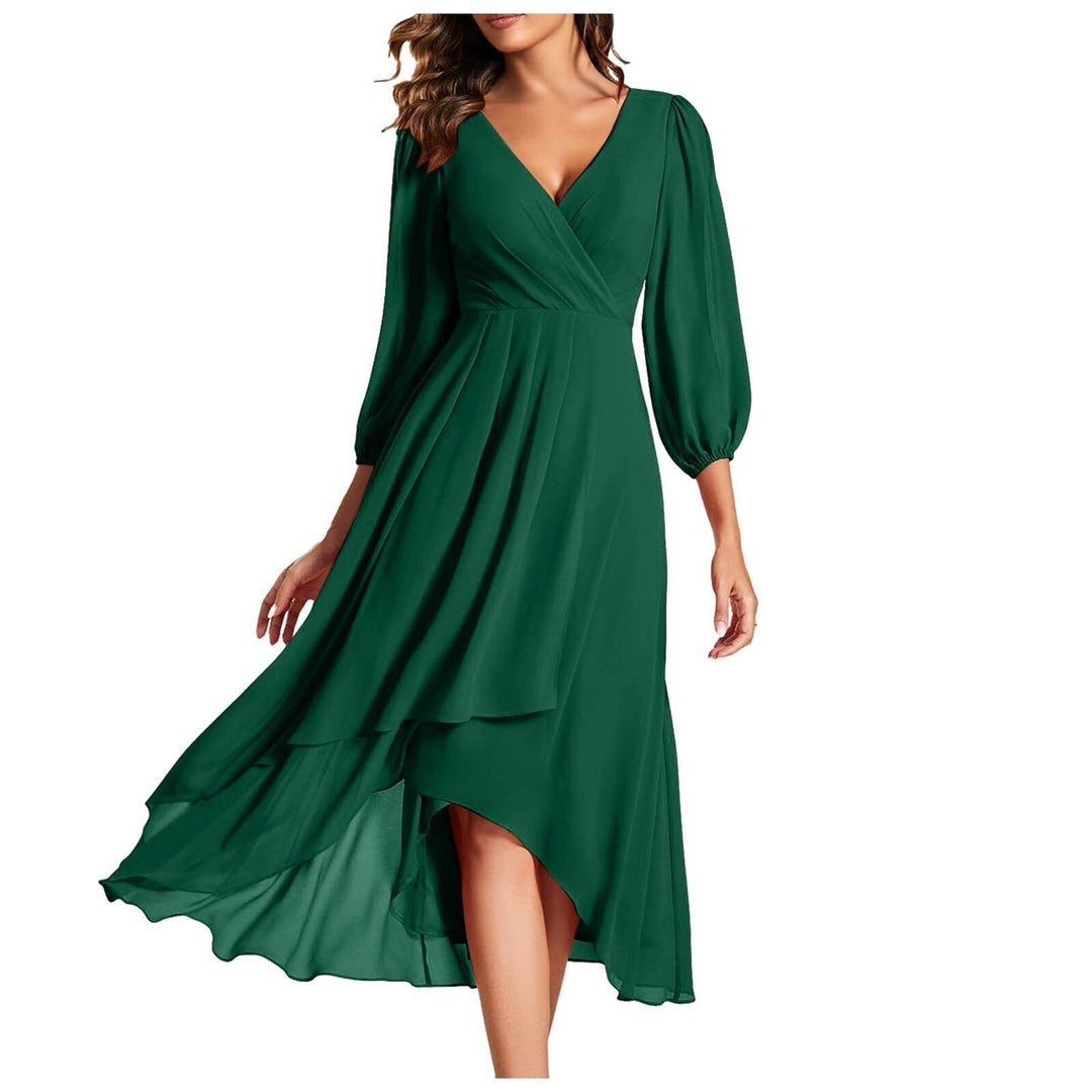 NORA | Asymmetrische Jurk met V-hals en Vloeiende Rok voor Moderne Elegantie