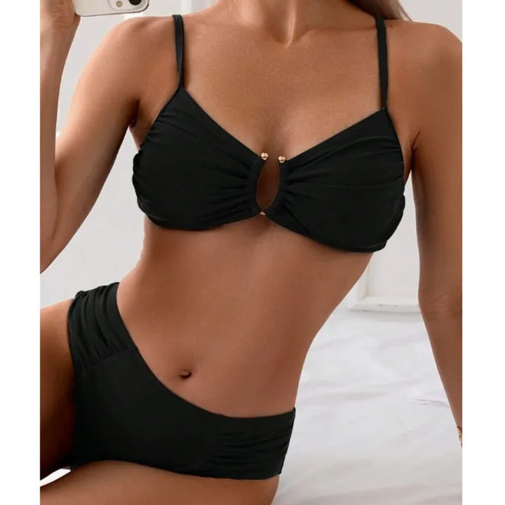LENA | Bikini met Decoratieve Cut-Out en Elegante Ondersteuning voor Zomerse Dagen