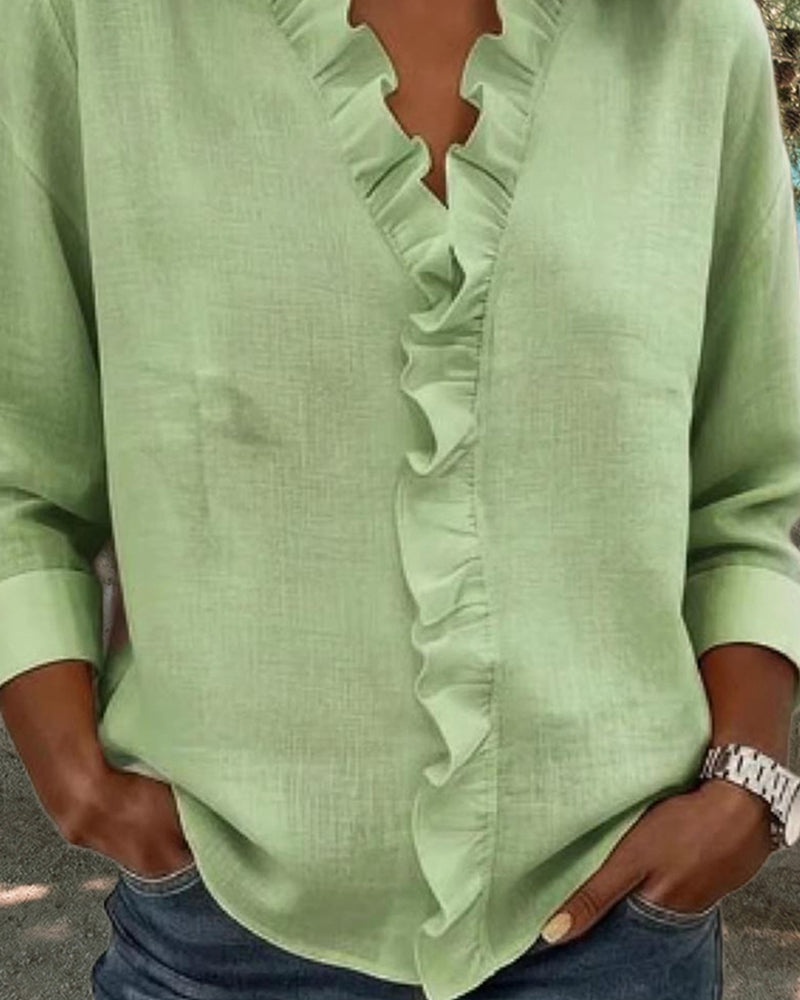 VERA™ | Verfijnde V-hals Blouse met delicate details
