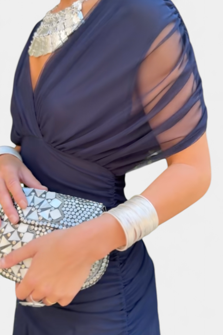NAÍMA™ | Lange Elegante Jurk met V-Hals en Vloeiende Silhouet