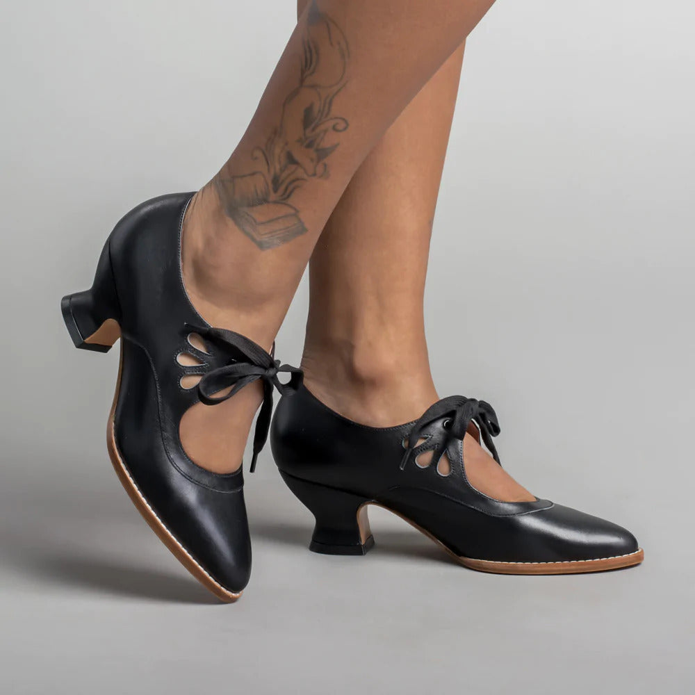 LARA | Retro Hakken met Elegante Veters