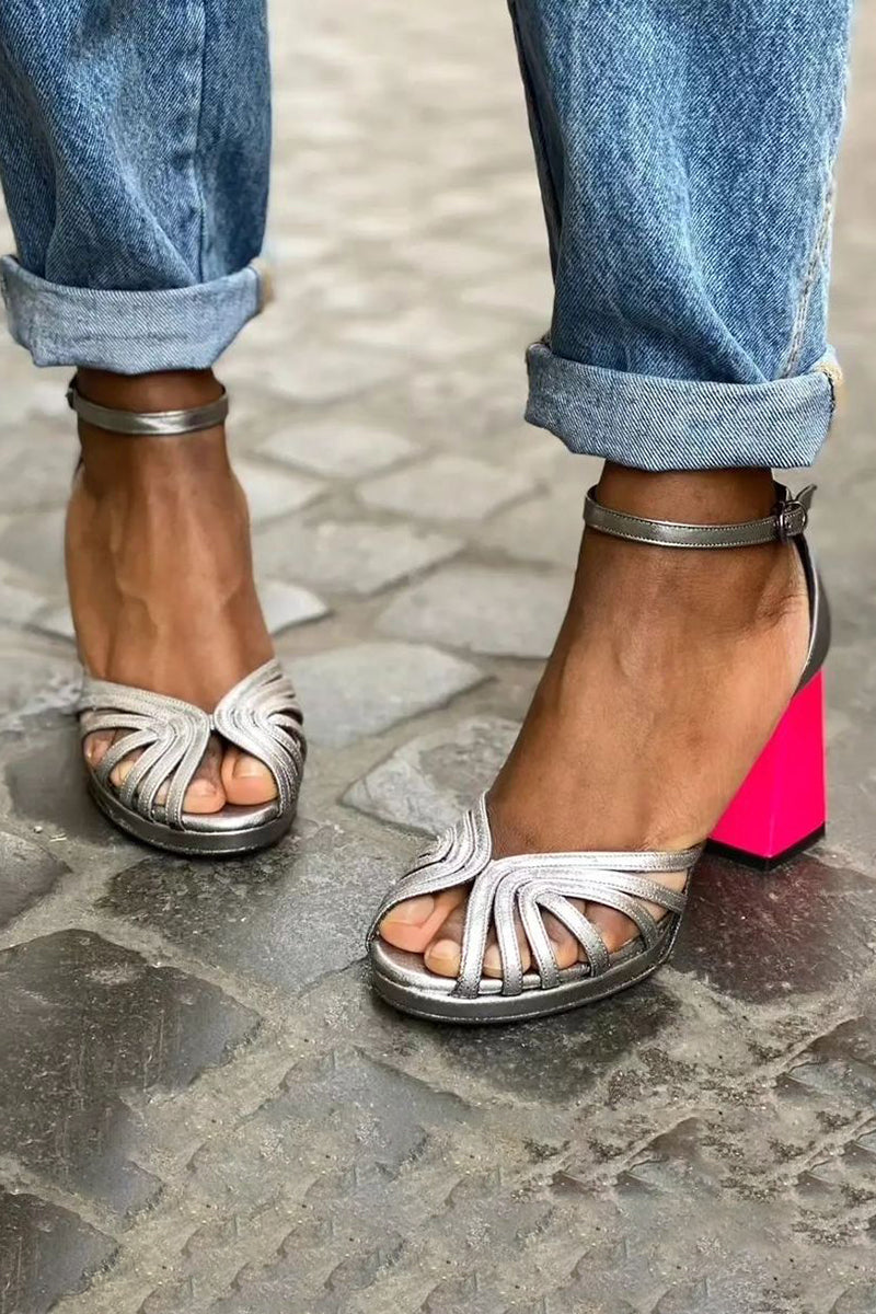 VARIELLE™ | Glanzende sandalen met brede hak en elegante gesp