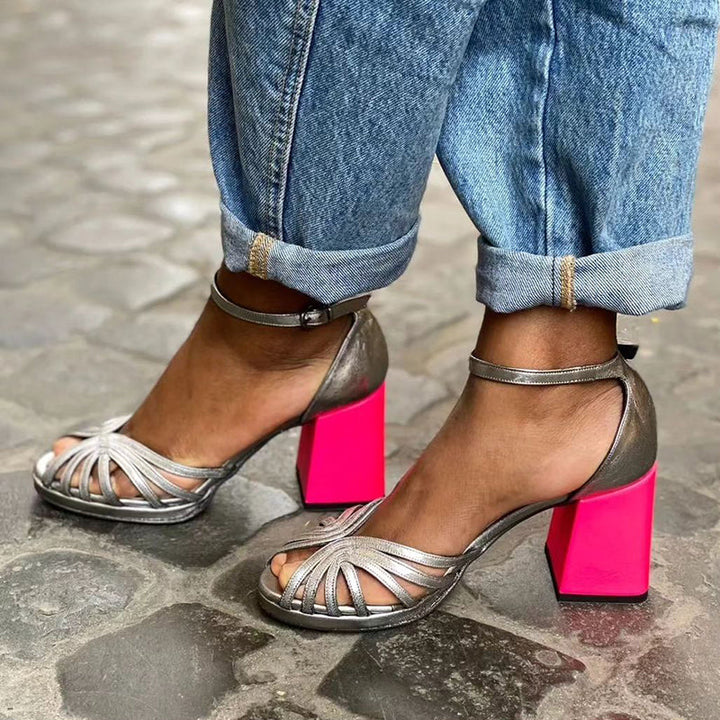 VARIELLE™ | Glanzende sandalen met brede hak en elegante gesp