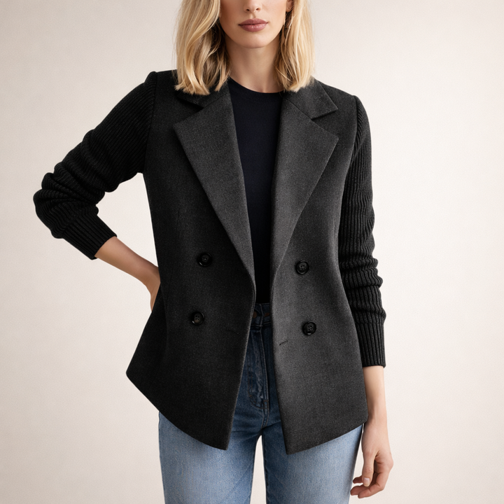 FARA | Dubbelrijig Vest met Gebreide Mouwen voor Stijl en Comfort