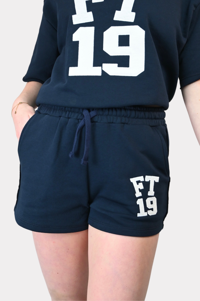 College short - navy